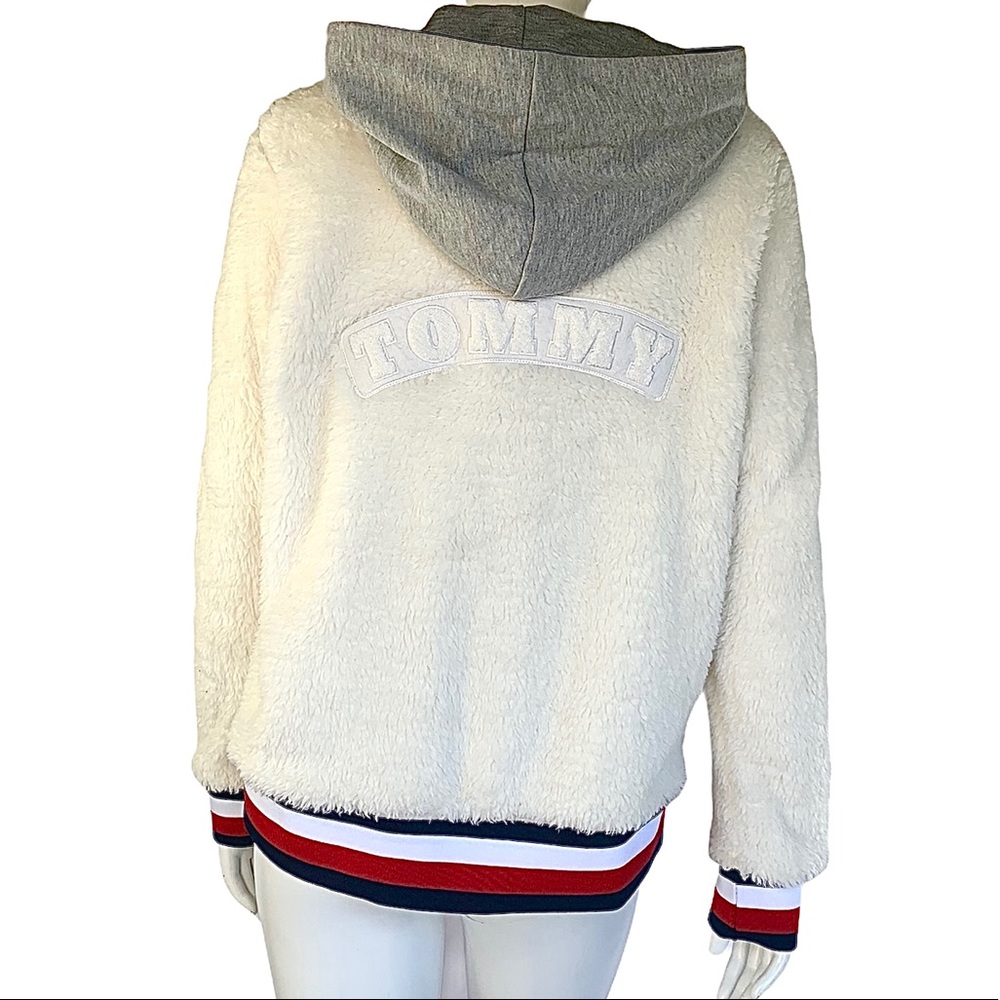 Tommy Zip up